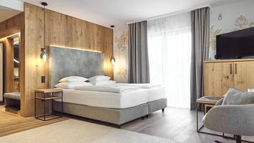 Minibar, in-room safe, free WiFi, bed sheets