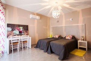 Habitación estándar con 2 camas individuales | Wifi gratis, decoración individual, mobiliario individual y ropa de cama