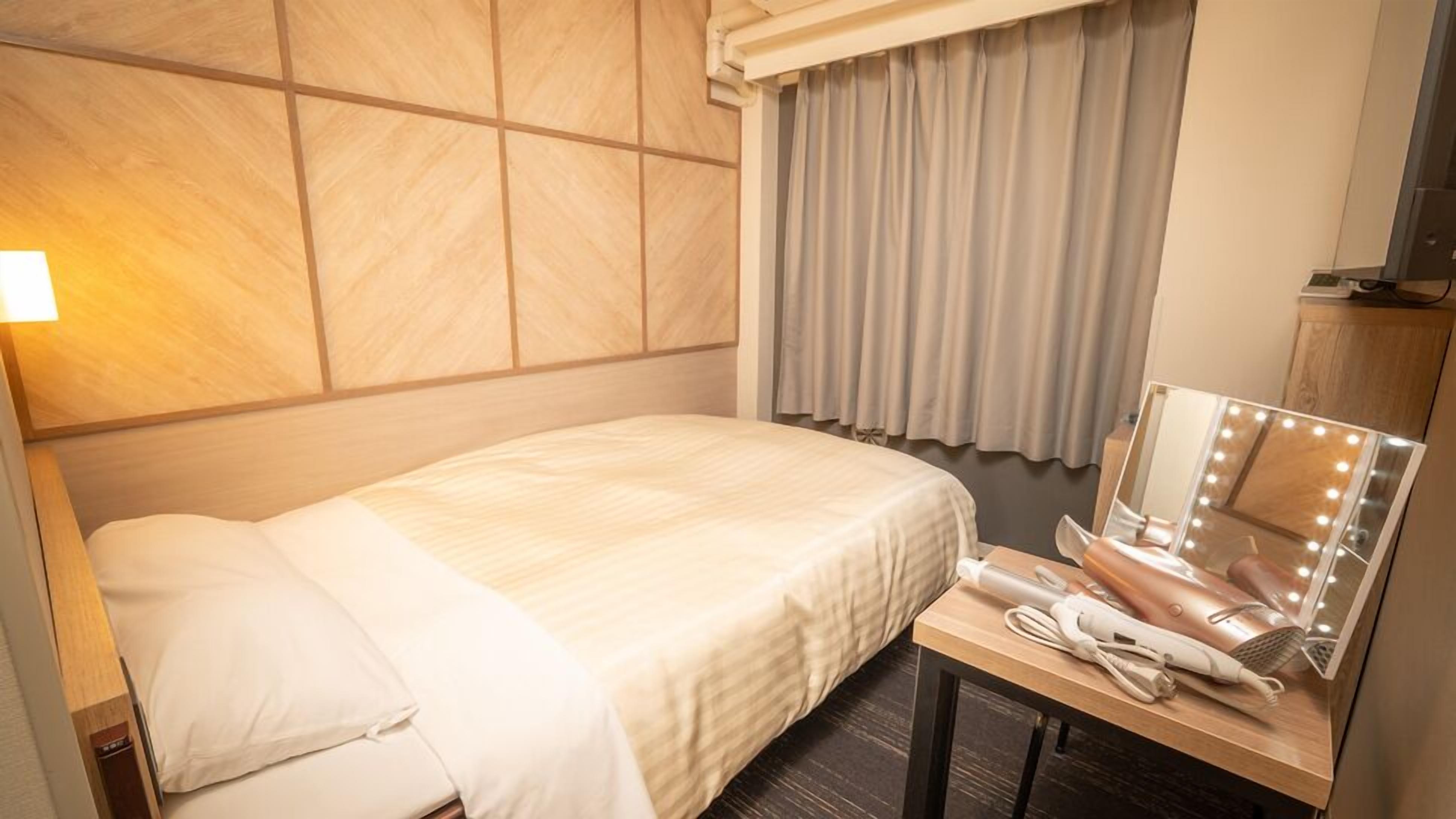 办公桌、熨斗/熨板、免费 WiFi、床单