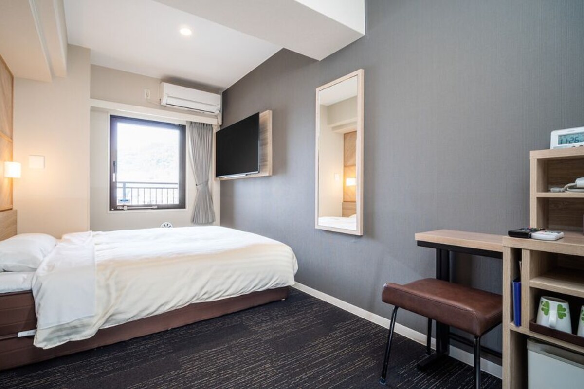 Desk, iron/ironing board (on request), WiFi (free), bed sheets