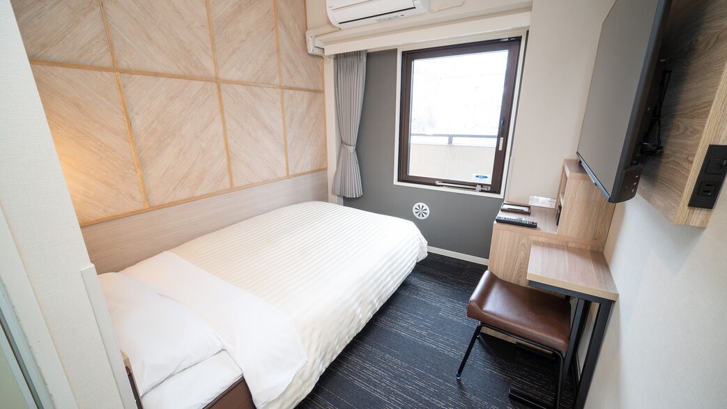办公桌、熨斗/熨板、免费 WiFi、床单