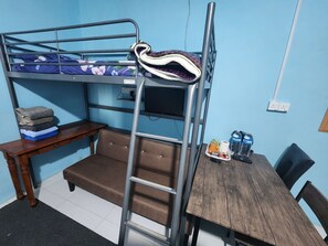 Room No 12 Hello