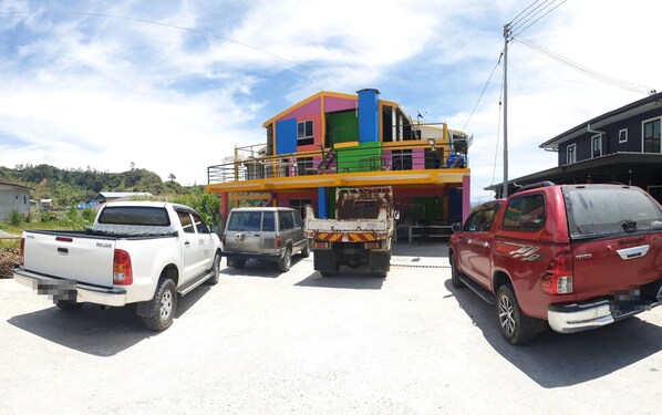 Free self-parking - Kupi-Kupi & Stay (Ranau)