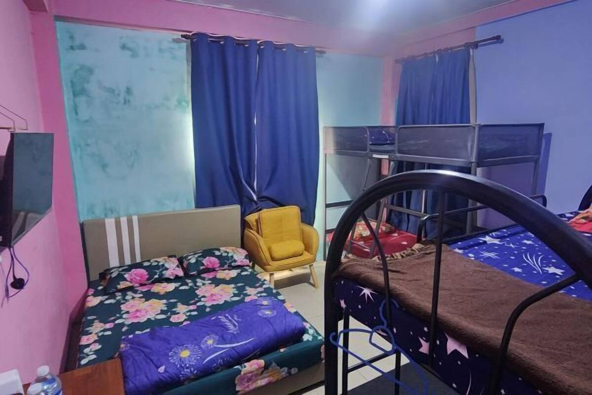 Desk, laptop workspace, iron/ironing board, free WiFi