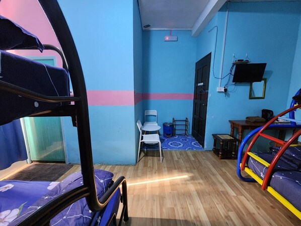 Room No. 3 Ahn Nyong Ha Se Yo