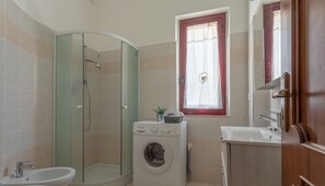 شقة - غرفة نوم واحدة | حمام | تجهيزات دش، مجففات شعر، مراحيض شطف، مناشف