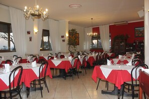 Se sirven comidas y cenas 