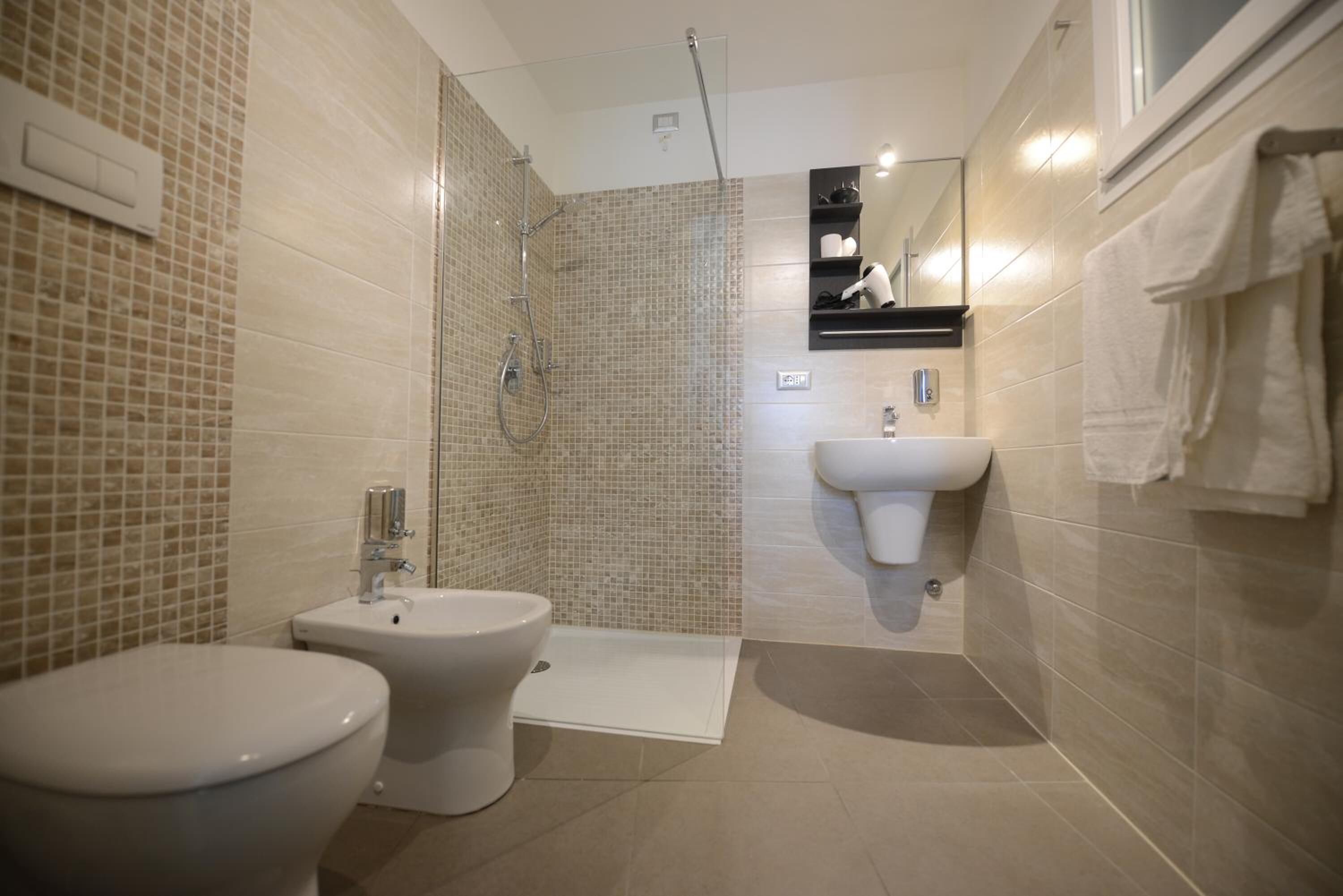 Shower, free toiletries, hair dryer, bidet