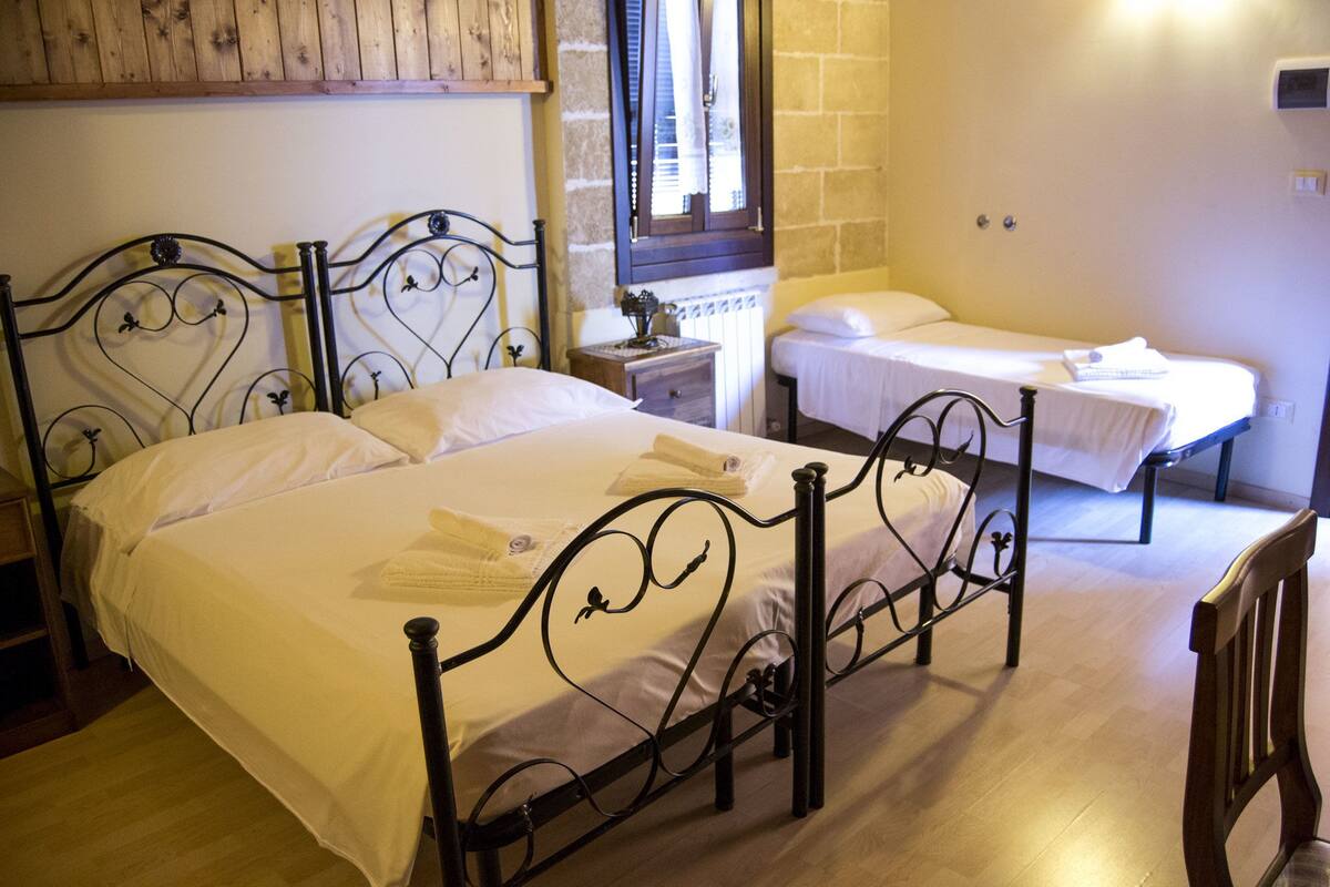 Vierbettzimmer | Hochwertige Bettwaren, individuell dekoriert, individuell eingerichtet