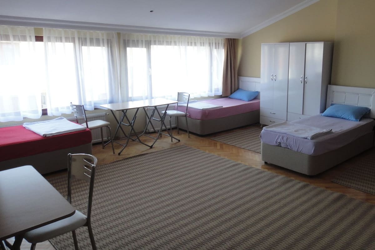 Duplex | Blackout curtains, soundproofing, iron/ironing board, free WiFi