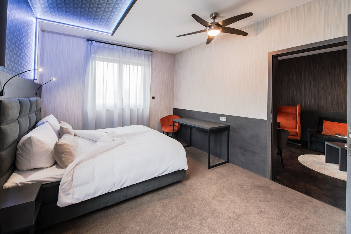 Senior suite | 1 slaapkamer, luxe beddengoed, pillowtop-bedden, een bureau