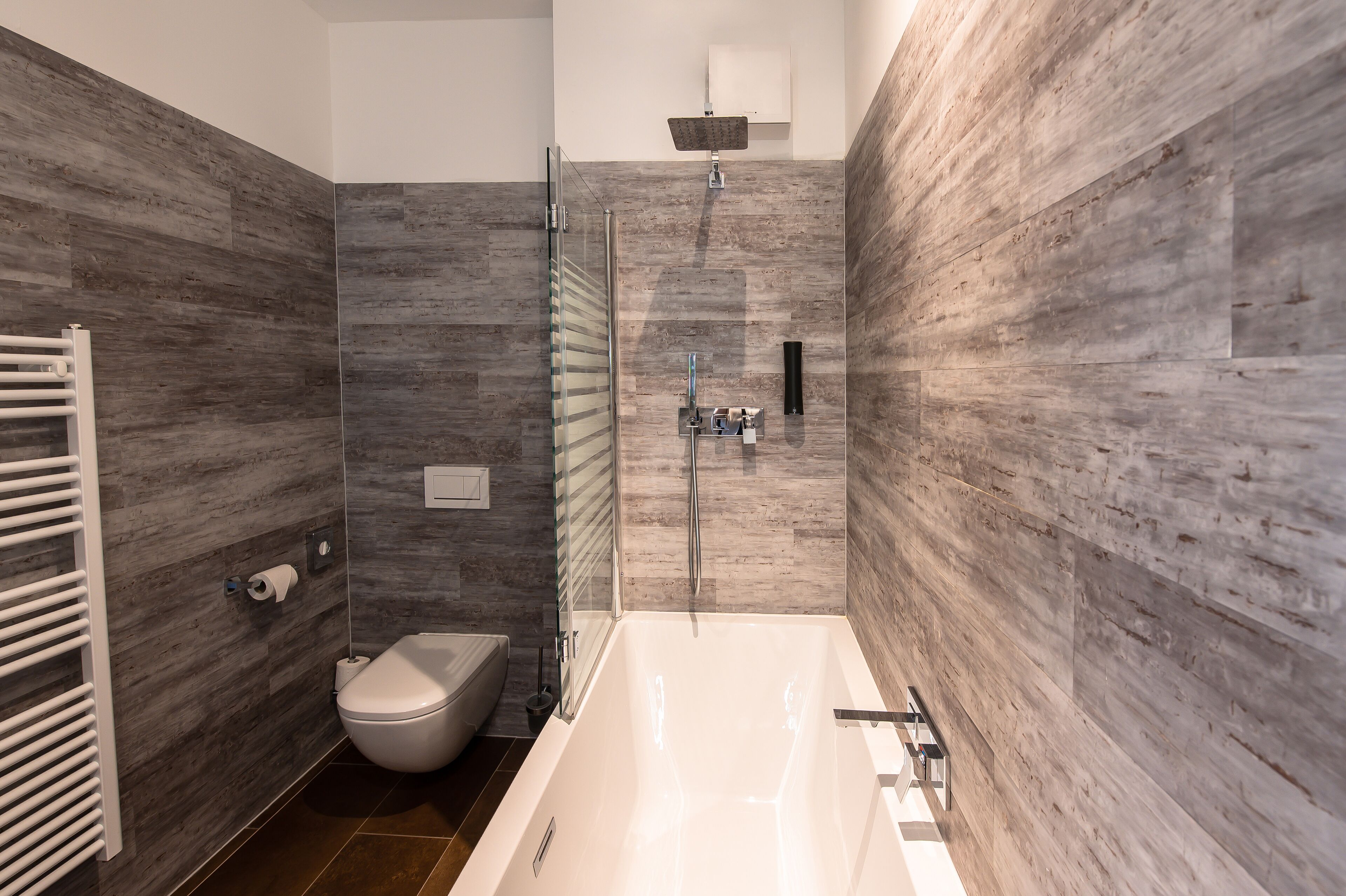 deep-soaking bathtub