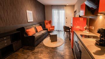 Junior Suite Premium | Wohnbereich | Flachbildfernseher