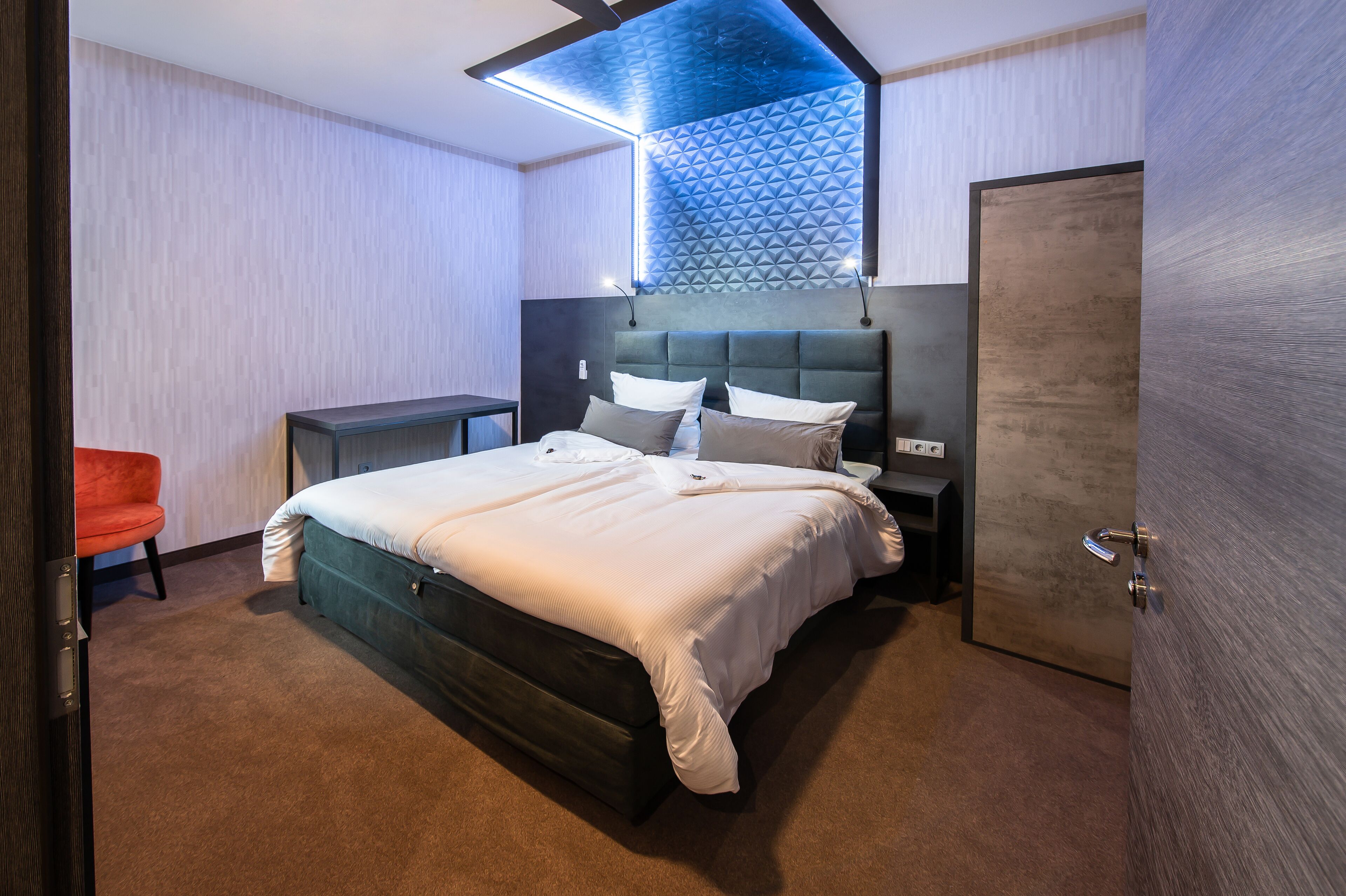 senior suite | 1 bedroom, premium bedding, pillow-top beds, desk