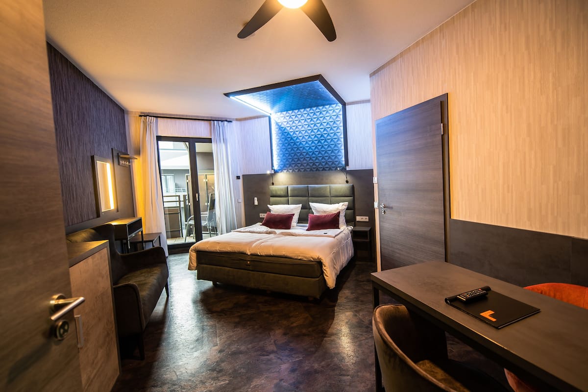 Premium tweepersoonskamer | 1 slaapkamer, luxe beddengoed, pillowtop-bedden, een bureau