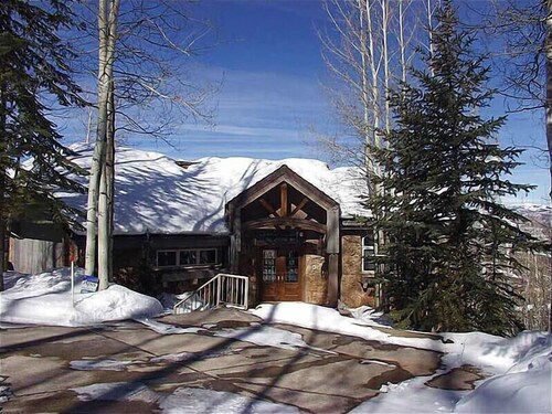 Large Family  On Adams Avenue - Ski In/out 5 Bedroom Home by RedAwning