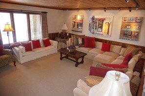 Living area - Large Wood Run 6 Bedroom Ski-in / Ski-out Access Home by RedAwning (Snowmass Village)