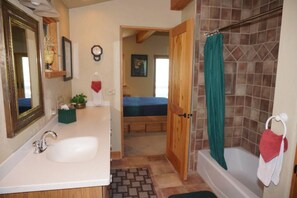 Casa, 5 habitaciones | Baño | Secadora de cabello 