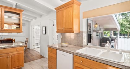 Aspen West End - Quiet Neighborhood 3 Bedroom Home by RedAwning