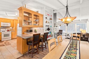 House, 3 Bedrooms | Private kitchen