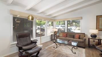 House, 3 Bedrooms | Living area | Smart TV