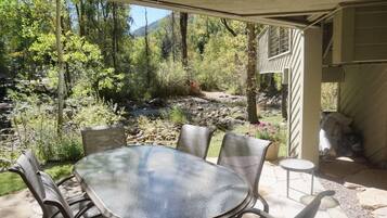 Townhome, 5 Bedrooms | Dining