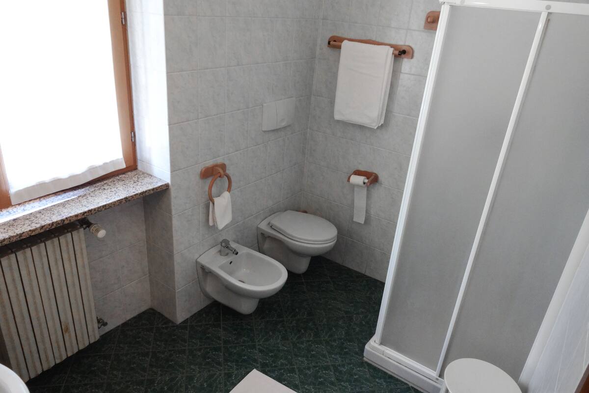 Single Room | Bathroom