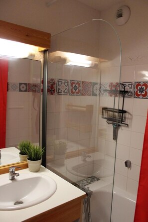 Bathtub - 200m from ski slopes, Ground floor, terrace, tv, ski locker, 47m², Superdévoluy (Le Dévoluy)