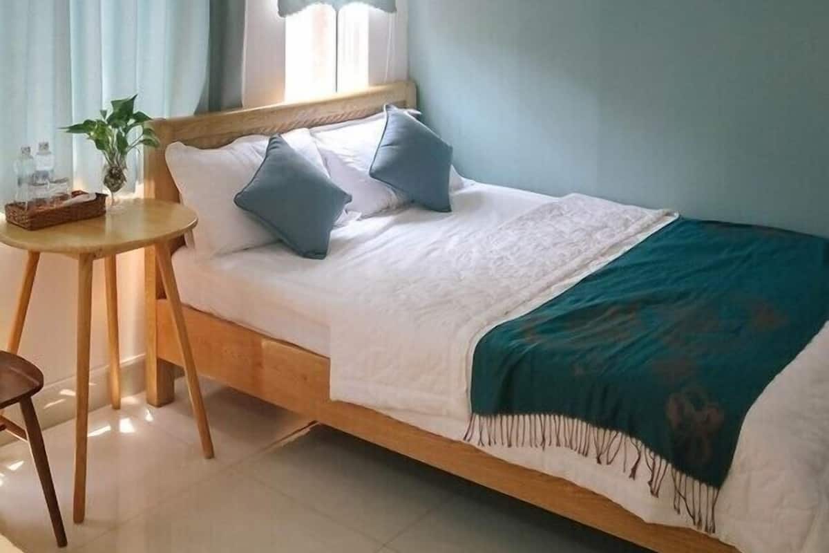 Minibar, desk, blackout drapes, iron/ironing board (on request)