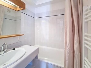 Bathtub
