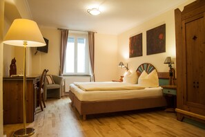 Desk, free cribs/infant beds, rollaway beds, free WiFi