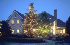 Front of property – evening/night - Le Mont Vert (Karuizawa)