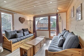 Living area - 300m from resort center, 2nd floor, balcony, 34m², Méribel-Mottaret (Méribel - Les Allues)