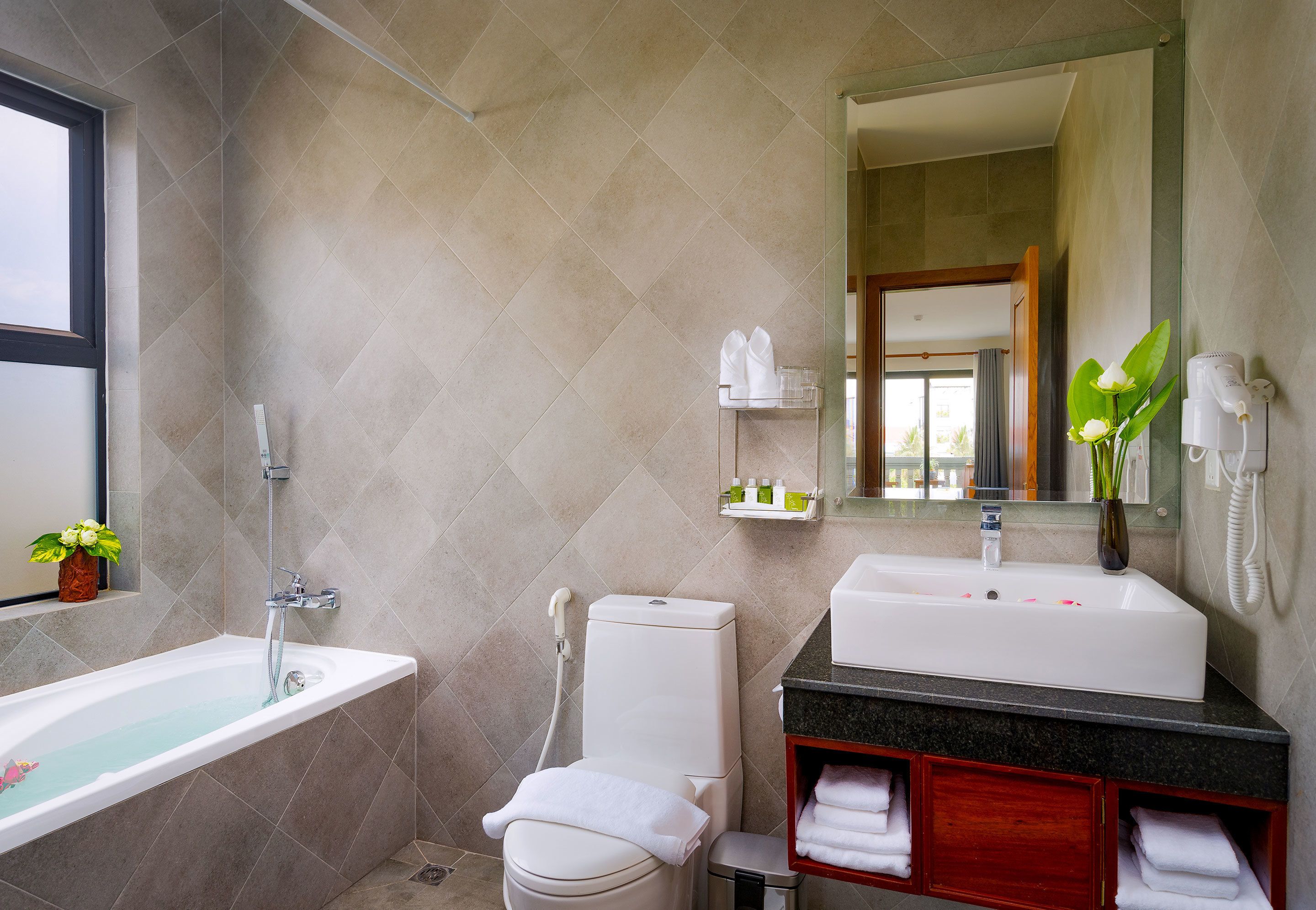 separate bathtub and shower, rainfall showerhead, free toiletries