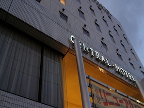 Exterior detail - Central Hotel (Kuwana)