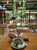 Breakfast, lunch, dinner served; Thai cuisine 