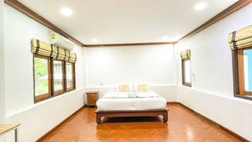 Family poolvilla | Blackout curtains, free WiFi, bed sheets