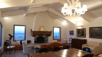 Superior suite, 2 slaapkamers, uitzicht op wijngaard (Michelangelo) | Dineren op de kamer