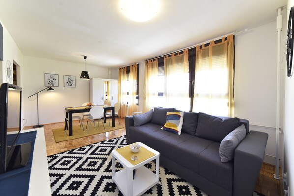 Apartment, 2 Bedrooms | Living area