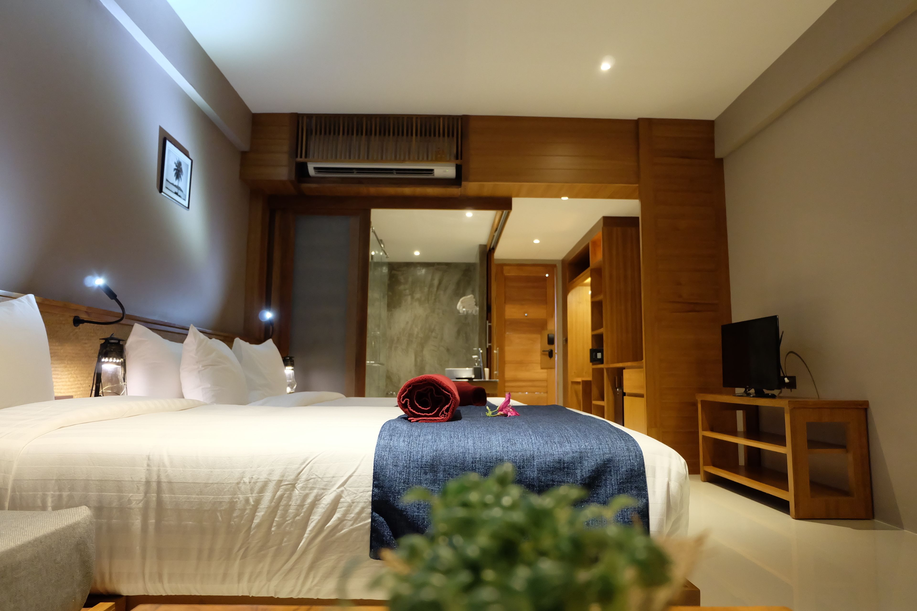 1 bedroom, in-room safe, desk, blackout curtains