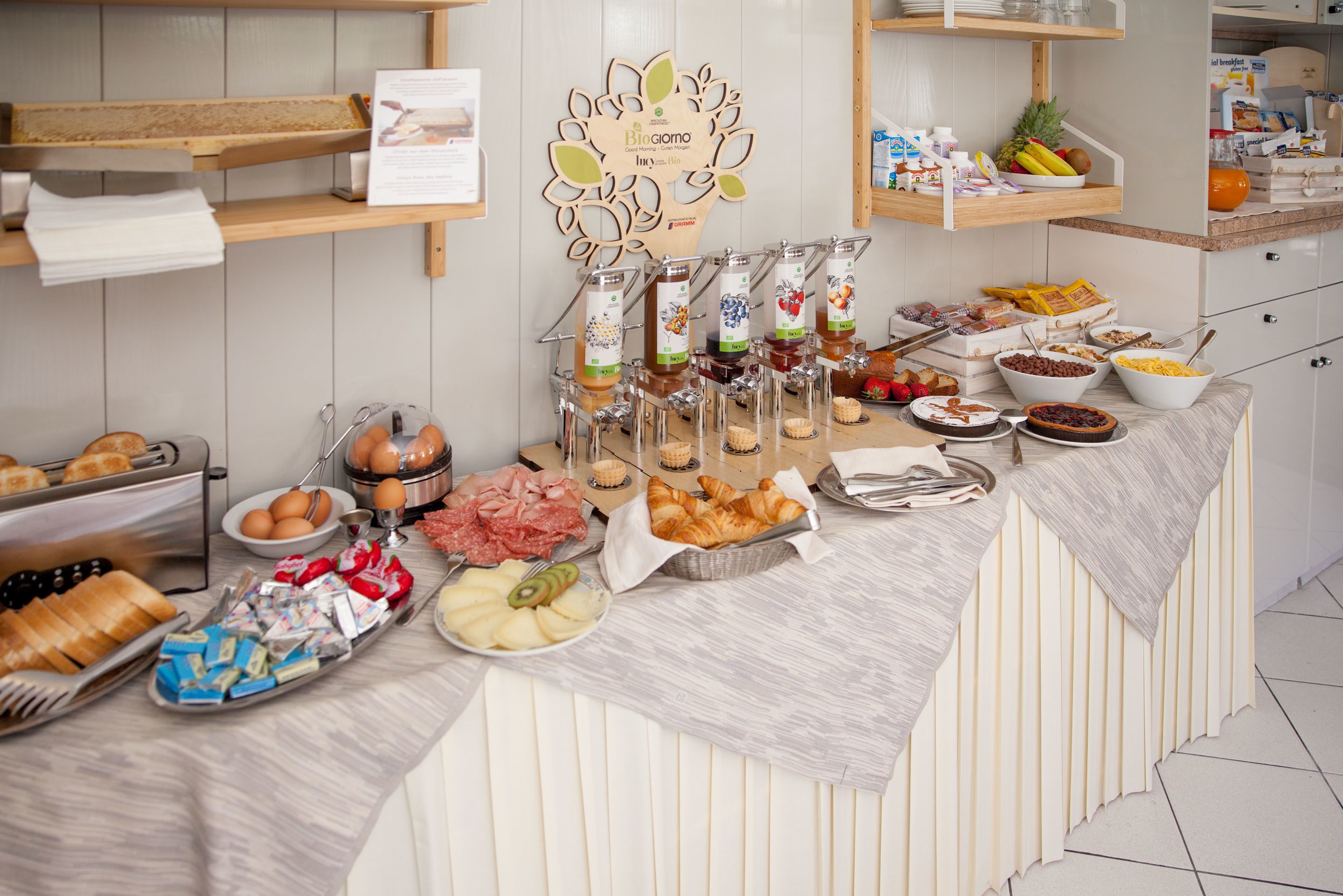 包含每日自助早餐