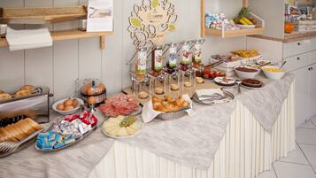 Ilmainen päivittäinen buffetaamiainen