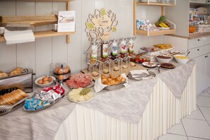 Free daily buffet breakfast - Hotel Gilda (Laigueglia)
