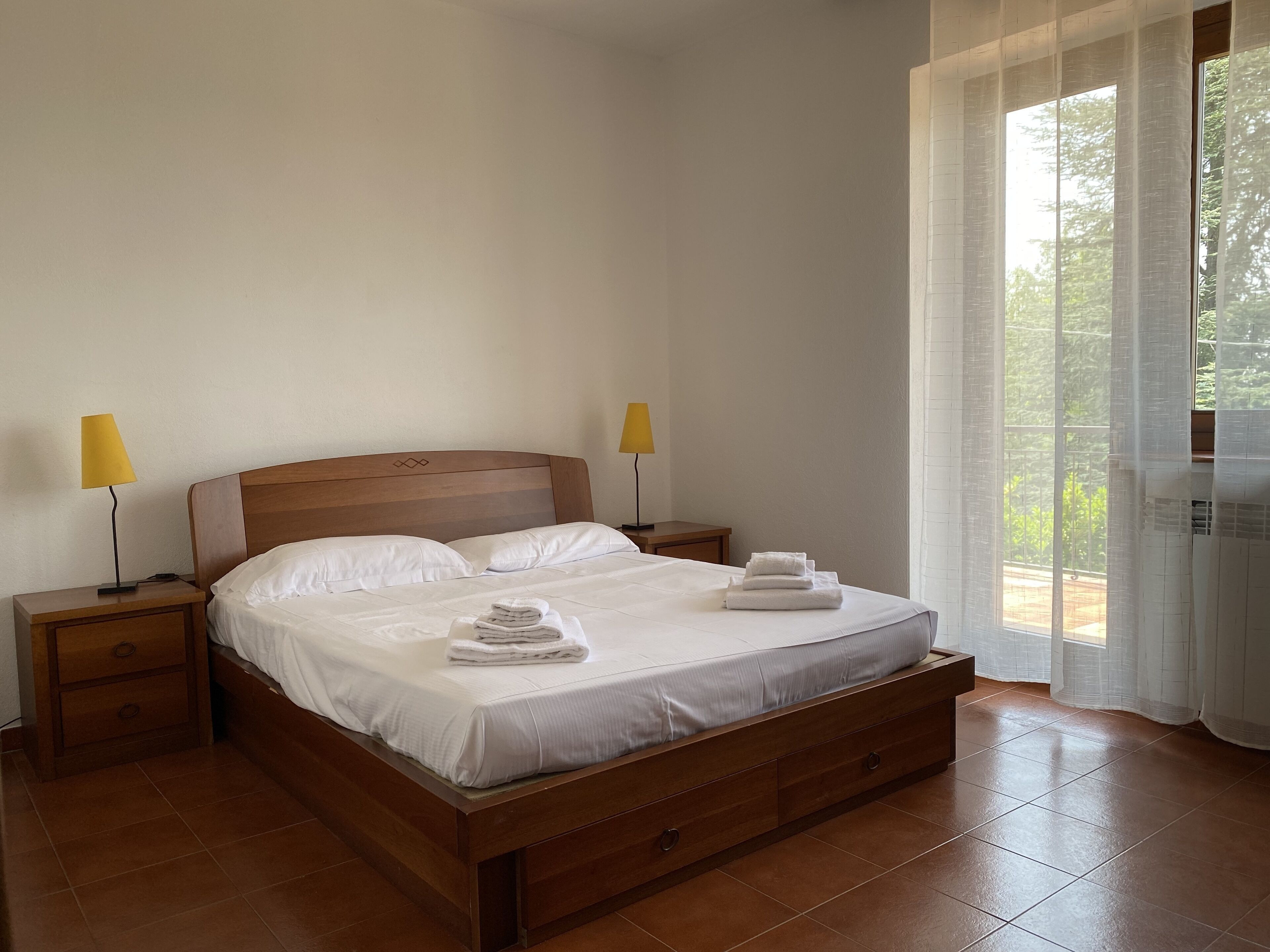 4 bedrooms, desk, iron/ironing board, free WiFi