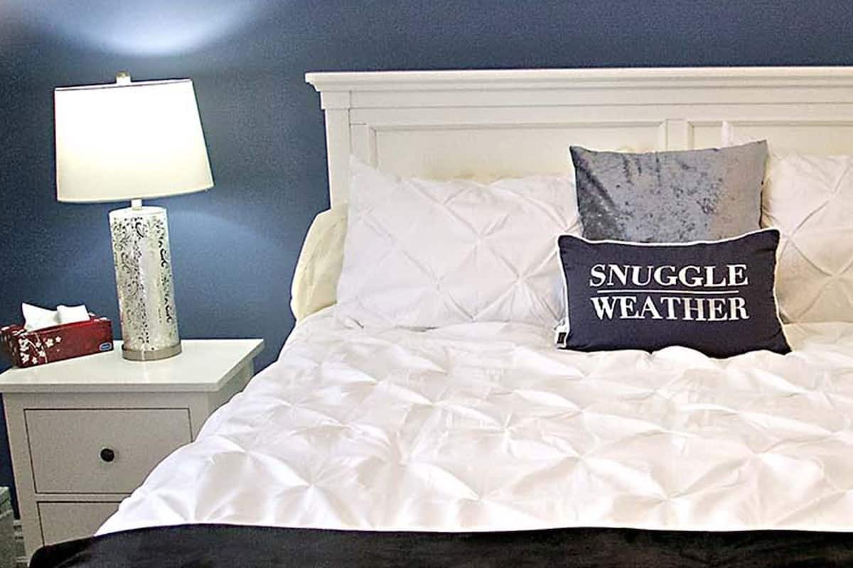 The Sleepy Doormouse (Basic Room) | Blackout drapes, WiFi (free), bed sheets