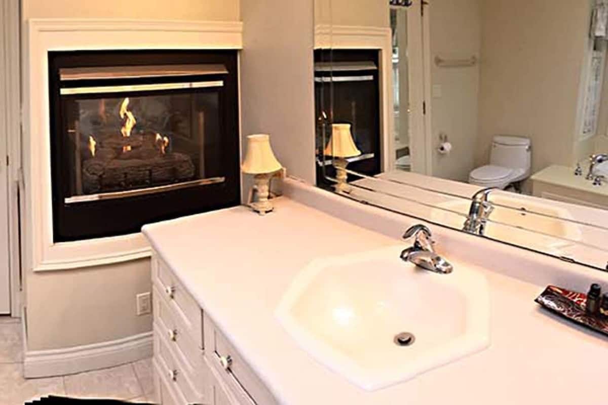 The Looking Glass Room | Blackout drapes, WiFi (free), bed sheets
