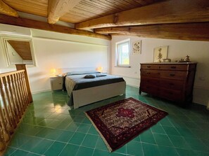 1 bedroom, travel cot, free WiFi, bed sheets