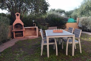 Outdoor dining - RELAX, SUN & SEA ... everything away from home !!! (Olbia)
