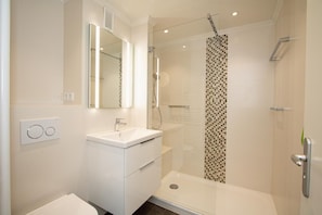 Bathroom - Metro 335 - with stunning views over the island (Westerland)