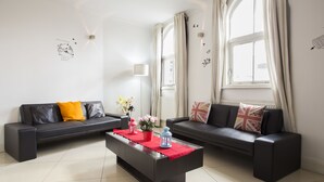 Unclassified image, 5 of 29, button - Liverpool Street Flats (London)